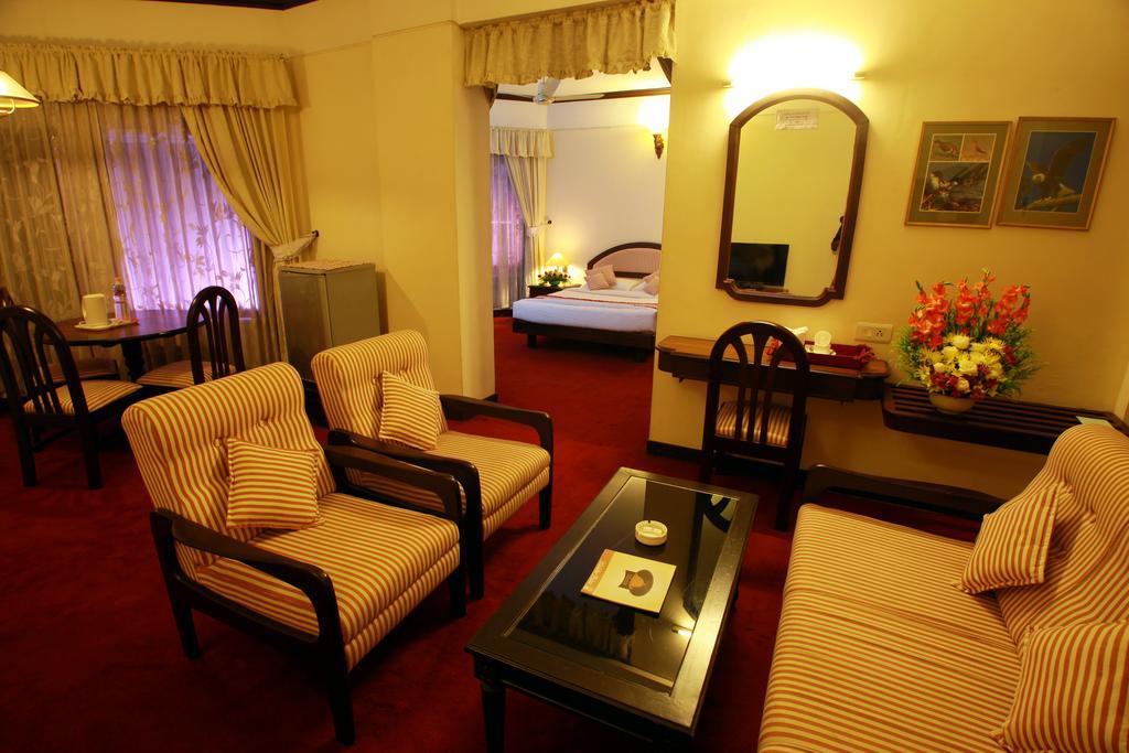 Manuelsons Malabar Palace Kozhikode Zewnętrze zdjęcie